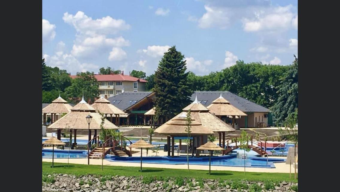 Bezso Apartman Hajduszoboszlo Luaran gambar